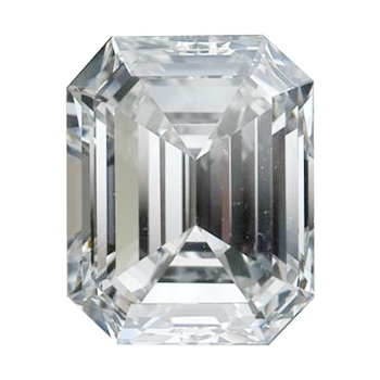 diamant en forme d'émeraude sur fond blanc